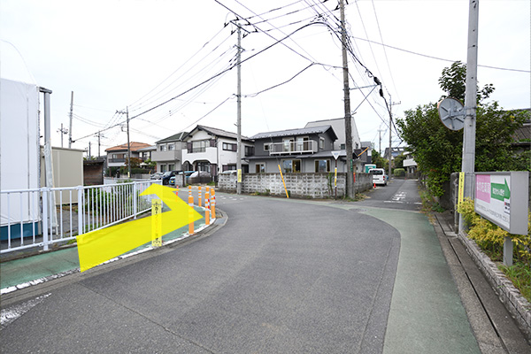 直進後に道なりに左折