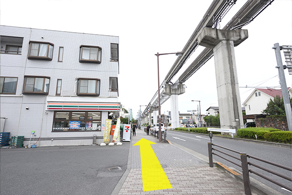 セブンイレブン前を直進