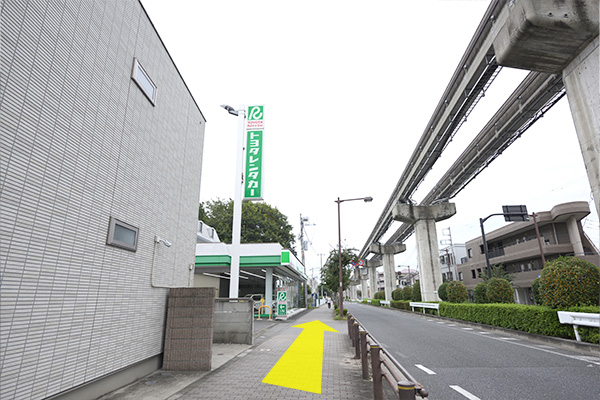 トヨタレンタカー前を直進